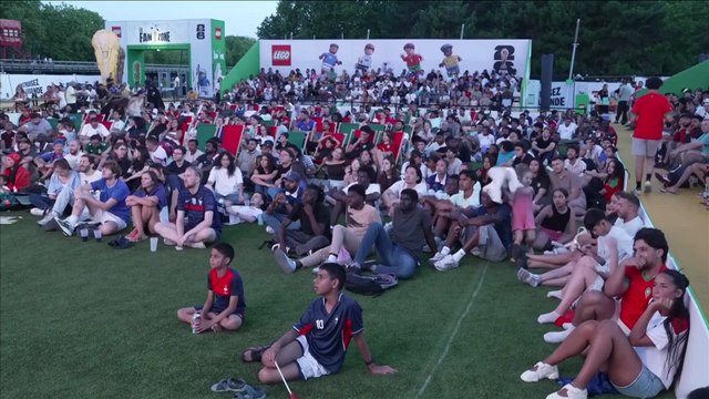« On est en DEMI-FINALE ! » Les supporters français explosent de JOIE après la victoire contre le Maroc