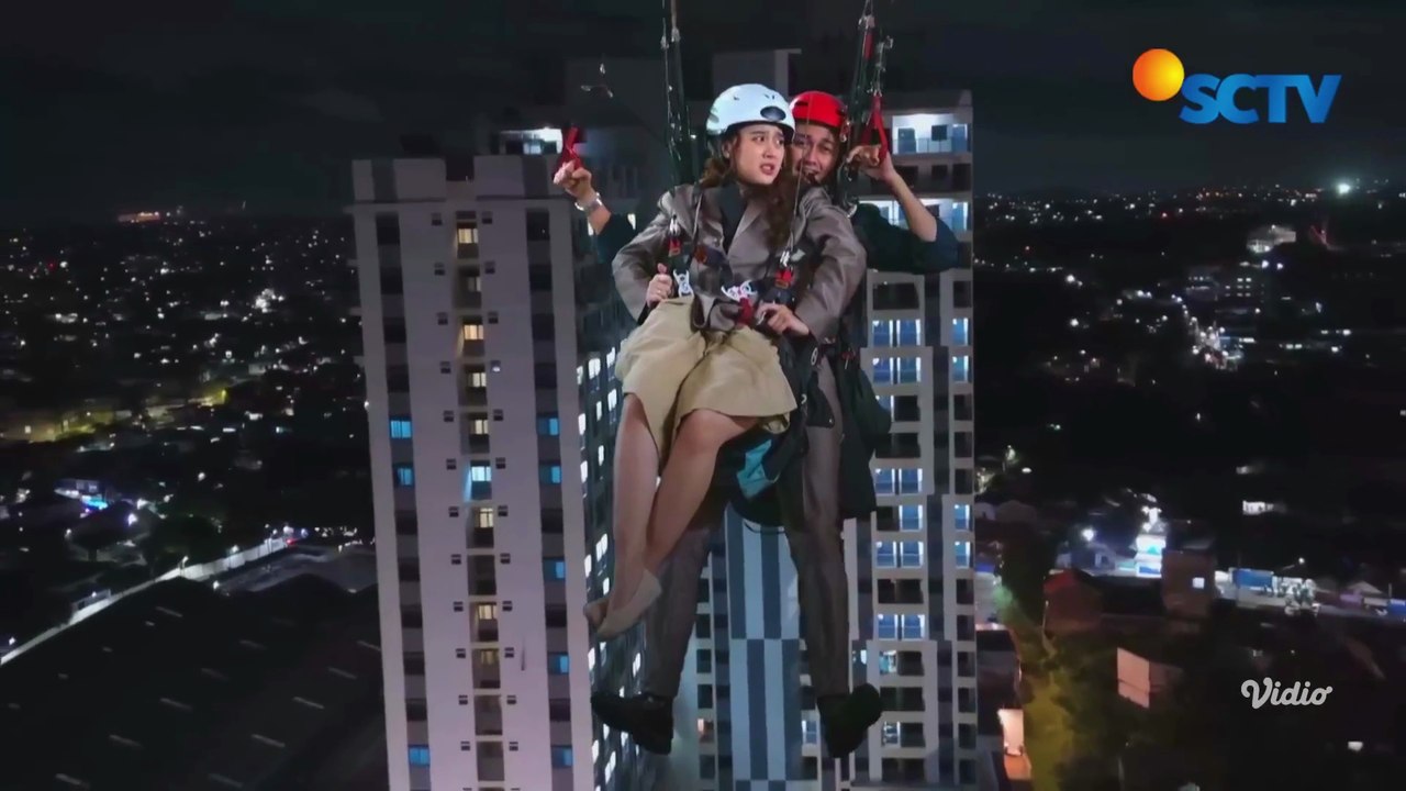Cinta Sedalam Rindu - tandem paraglide off a building