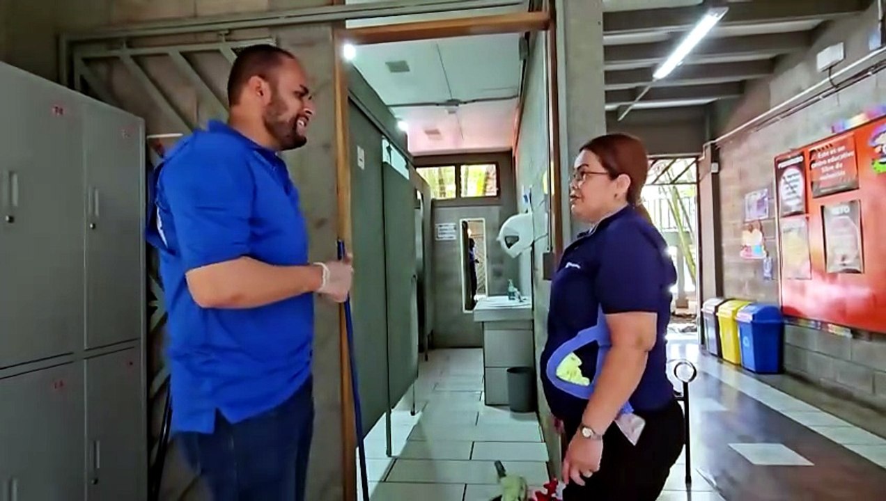Escoba en mano: Sebastián Durango descubrió el trabajo que pocos ven [Full Movie]