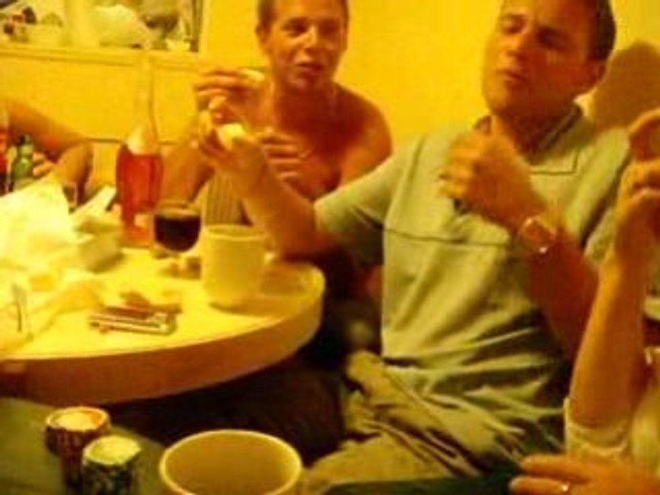 fromage munster et brie au café en pleine nuit