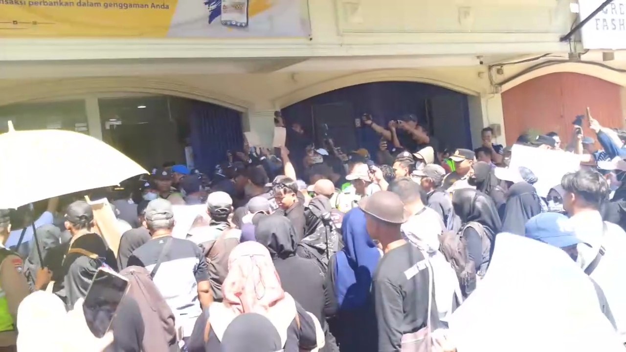 Demo nasabah bank mandiri taspen Purwokerto