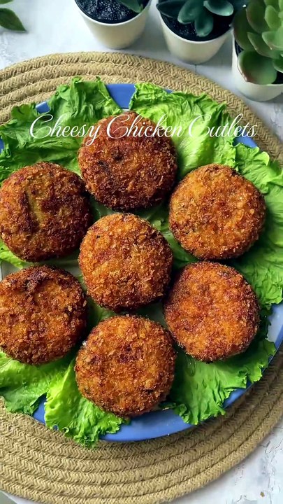 Golden, crispy, and stuffed with gooey cheese 🧀✨ These Cheesy Chicken Cutlets a