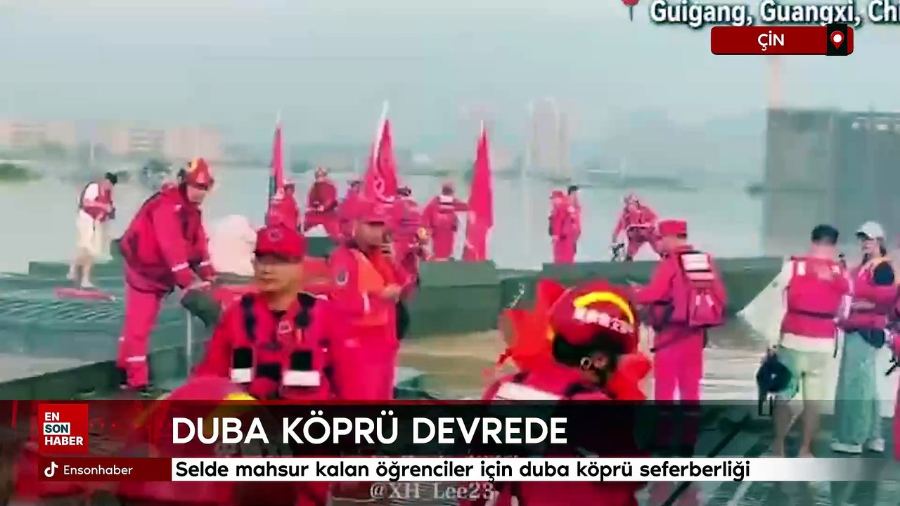 Çin'de selde mahsur kalan öğrenciler için duba köprü seferberliği