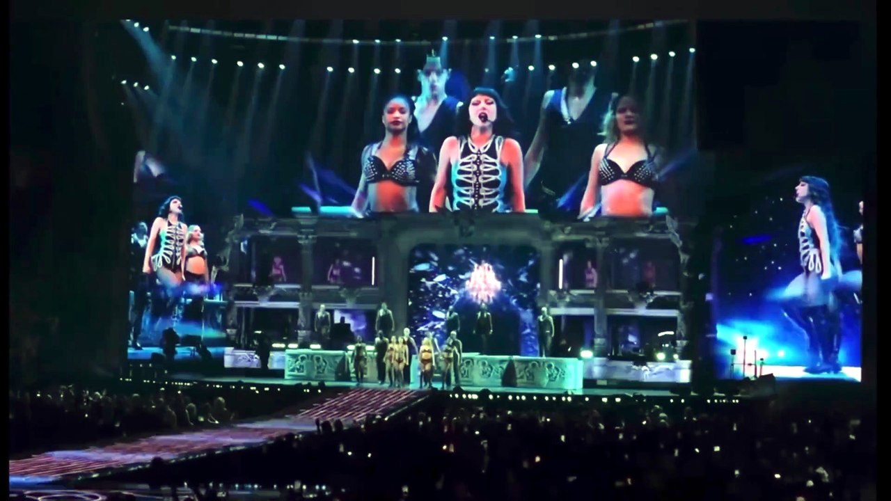 Lady Gaga mayhem ball live - Born this way/bad romance