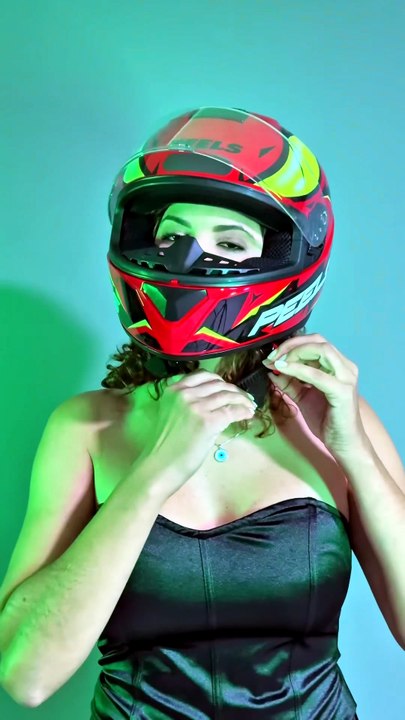 J'ai halluciné quand j'ai éteint la lumière ! 💡❌😳 - Peels casque moto
