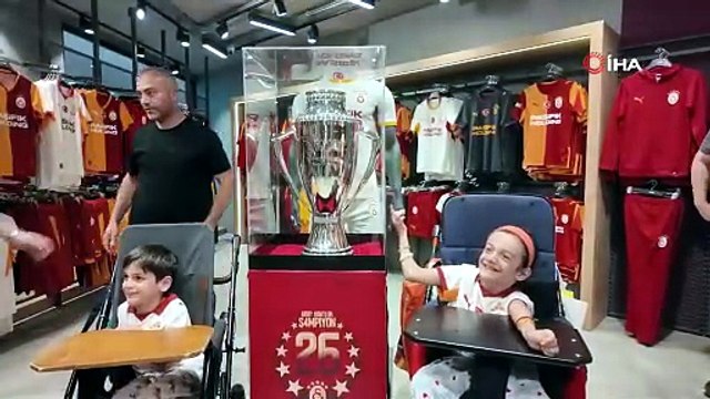 Galatasaray’ın şampiyonluk kupası Mardian Mall’da taraftarlarla buluştu | Ajansspor | IHA