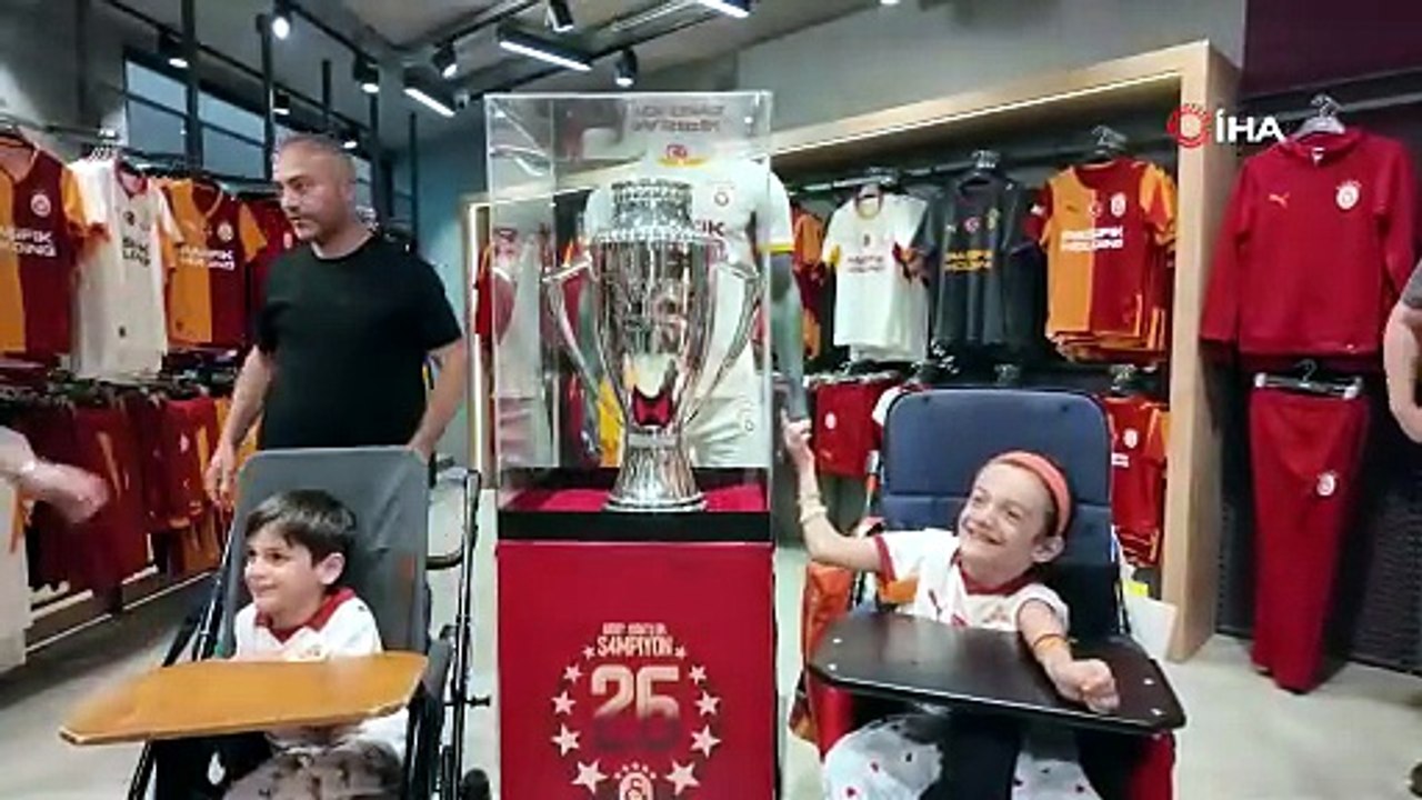 Galatasaray’ın şampiyonluk kupası Mardian Mall’da taraftarlarla buluştu | Ajansspor | IHA