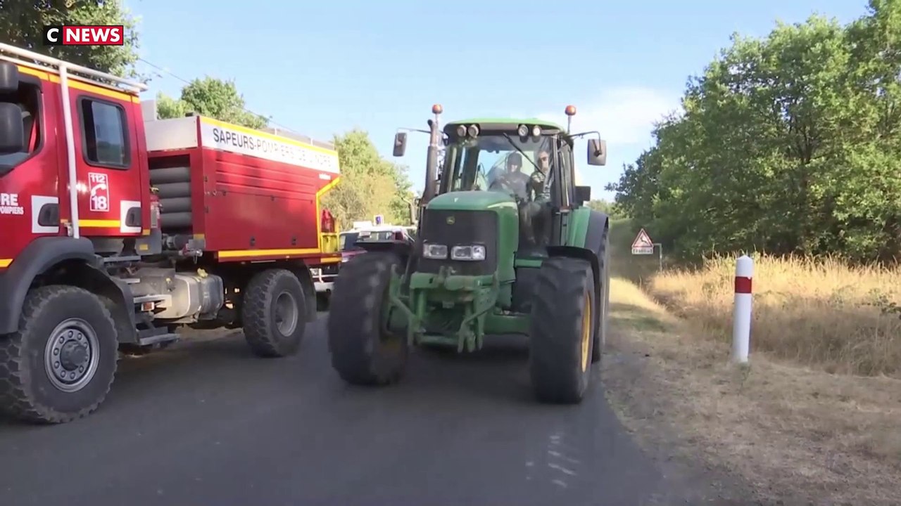 Indre : une centaine d’agriculteurs en renfort des pompiers après l’incendie de 700 hectares
