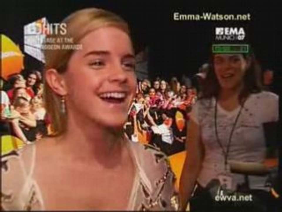 Arrivée d'Emma Watson au Britain Kid Choice Awards