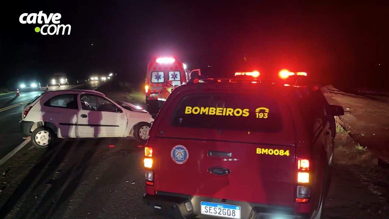 Jovem de 27 anos morre após batida entre carro e caminhão na BR-369