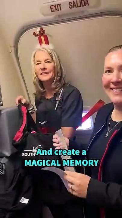 Heartwarming moment passengers sing to little boy flying alone on his birthday ❤