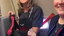 Heartwarming moment passengers sing to little boy flying alone on his birthday ❤