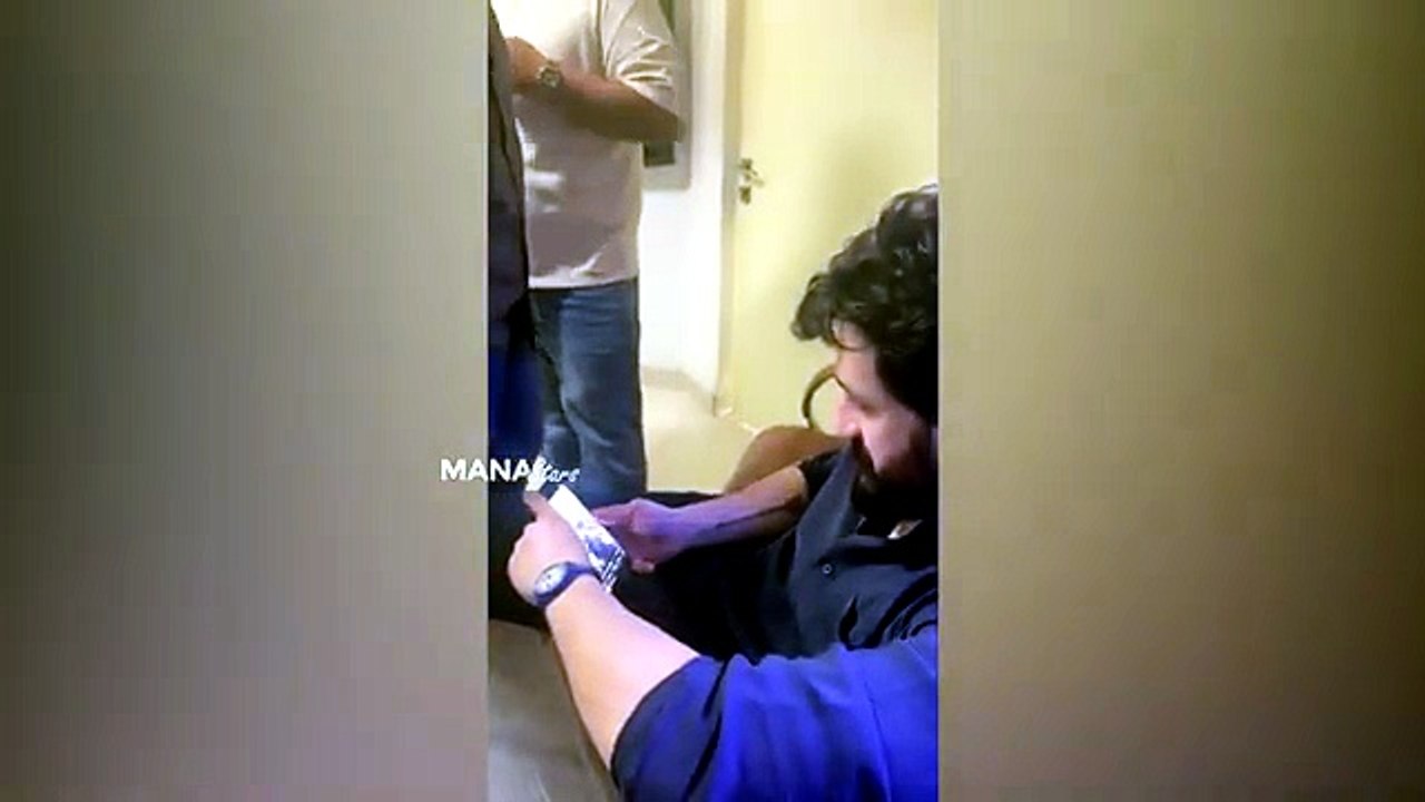 Akhil Watching his cult fan Ayyagare No1 Nagaraju Celebrating #Lenin Success