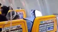 Ventanilla de un avión desprendida en pleno vuelo