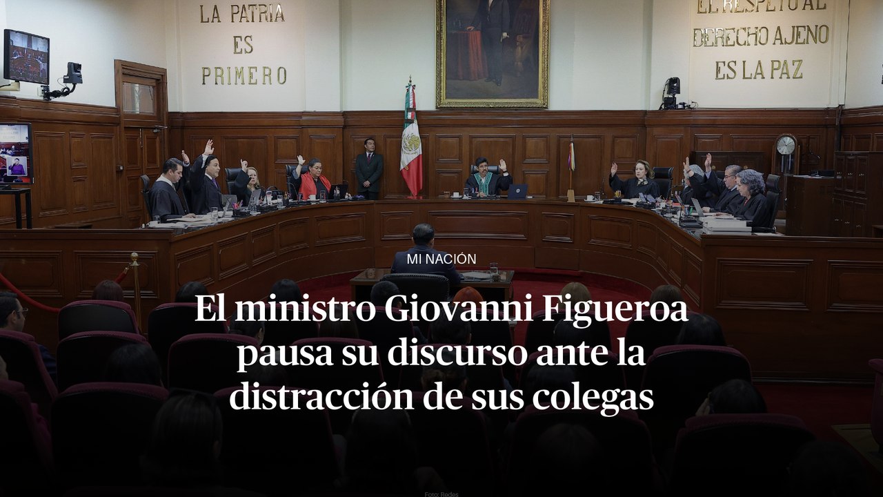 El ministro Giovanni Figueroa pausa su discurso ante la distracción de sus colegas