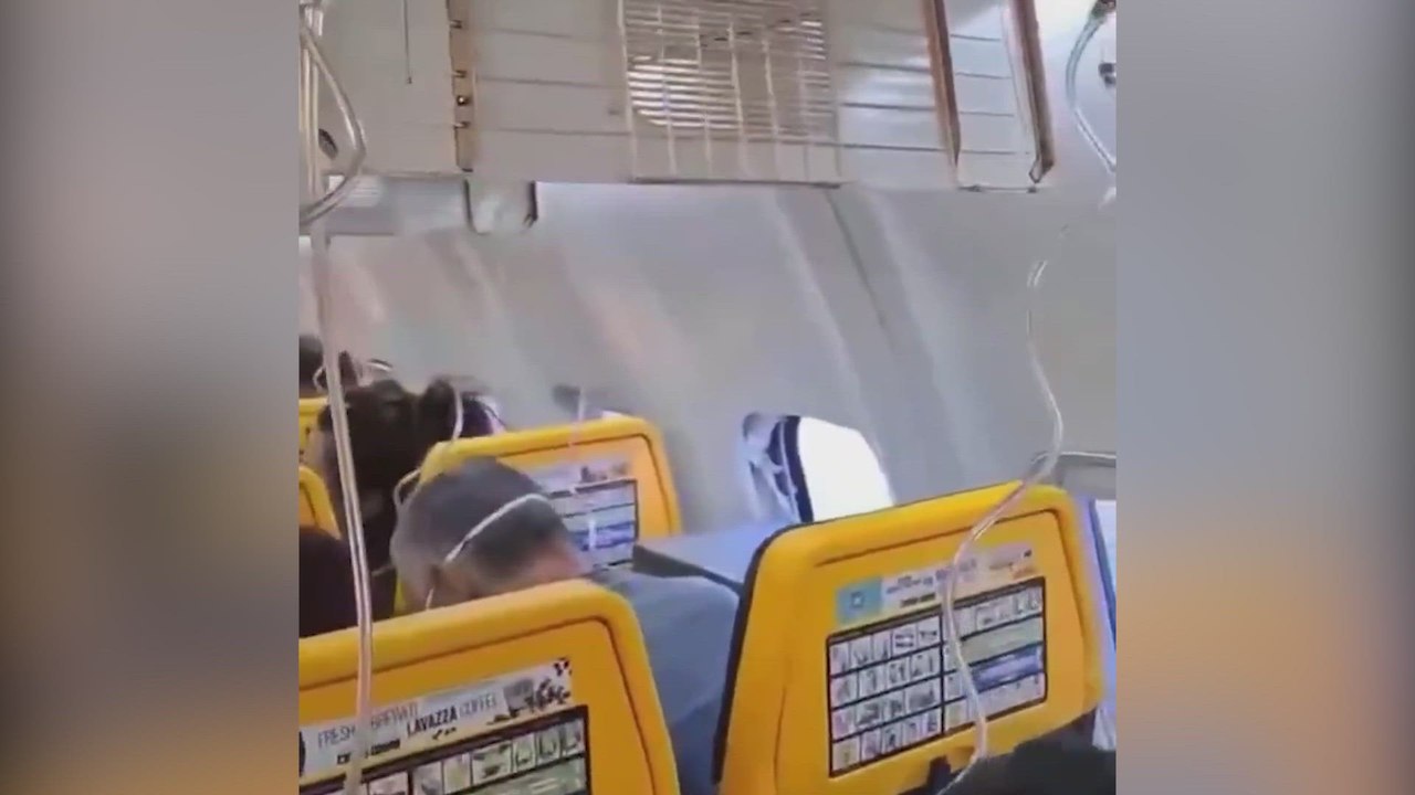 Momentos de TERROR en un avión de RYANAIR tras desprenderse parte de un MOTOR en pleno vuelo