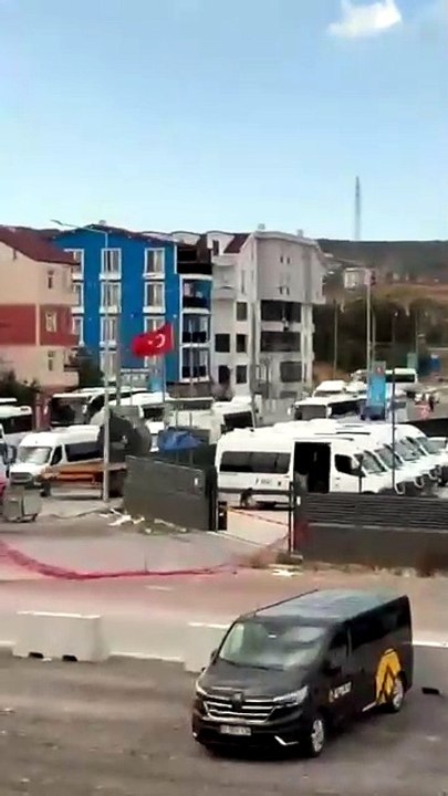 Kocaeli Stadyumu yolunda trafik kabusu! 3 gündür kapalı olan şeritte sürücüler canından bezdi