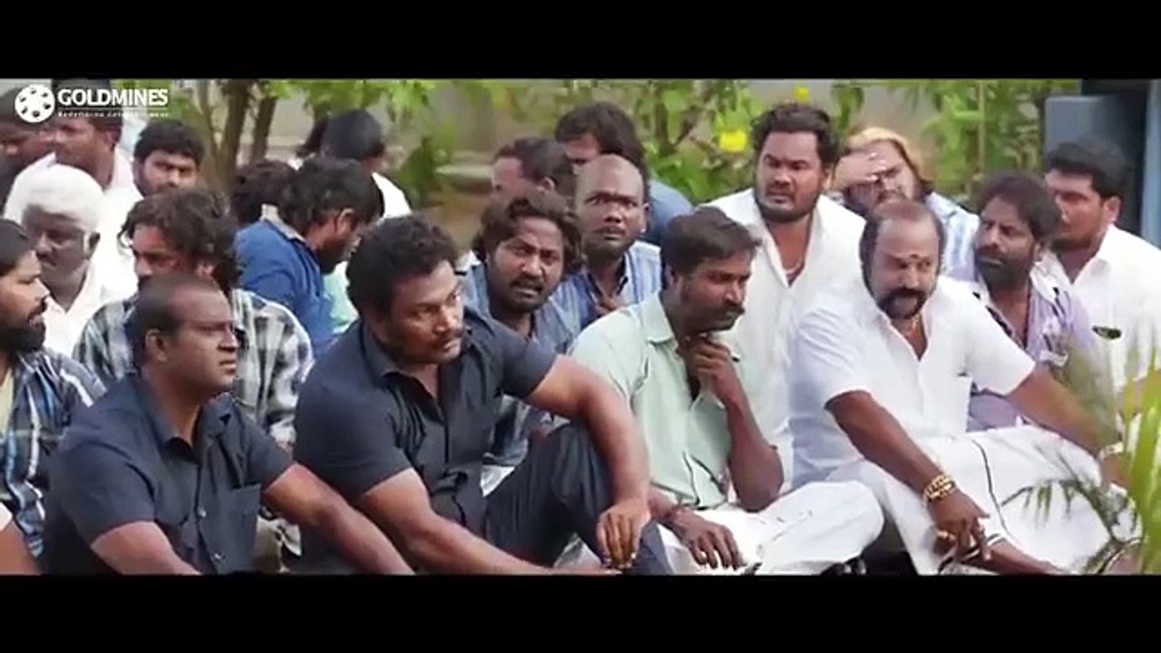 See how Vijay looted the goon's money by posing as a fake officer