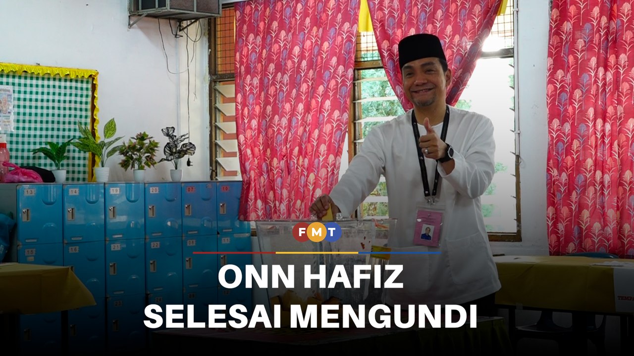 Onn Hafiz selesai mengundi di SK Simpang Renggam