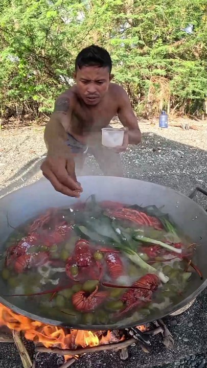 Cooking a giant lobster soup #GiantShrimp #SteamedShrimp #Cooking
