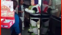 La glissade de Buzz  - CDP SHORT (Toy Story 5)