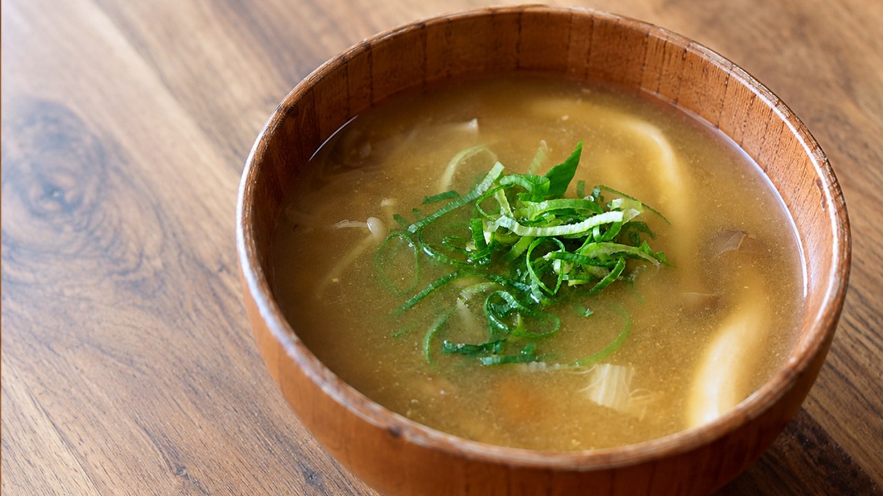 Easy Japanese Mushroom Miso Soup 🍄