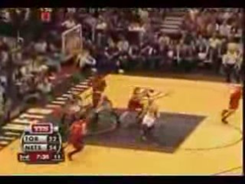 Chris bosh blocks vince carter