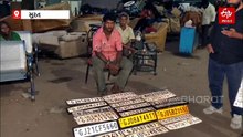 સુરત: શ્રમિક વ્યક્તિનું નિ:સ્વાર્થ સેવાકાર્ય, પૂરના પાણીમાં તણાઈ ગયેલી 50 જેટલી નંબર પ્લેટો શોધી માલિકોને પરત કરી