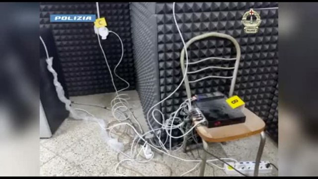 Scoperta a Napoli centrale delle truffe agli anziani