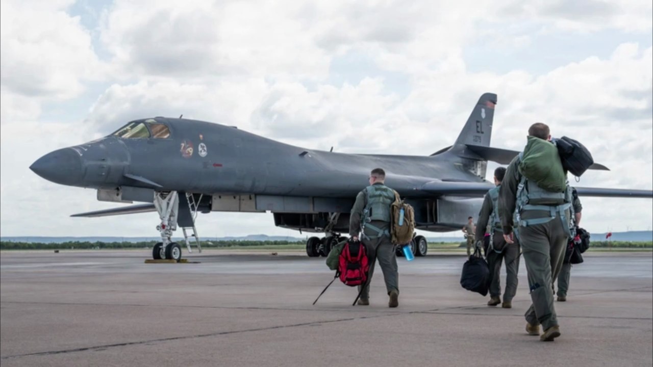 🚨 USAF B-1B Lancer Bombers Take Off to Secure Critical Gulf Region Passages 🇺🇸⚔️