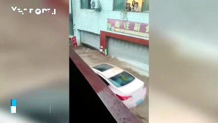 Severe flash flooding in Sichuan, China: Cars swept away