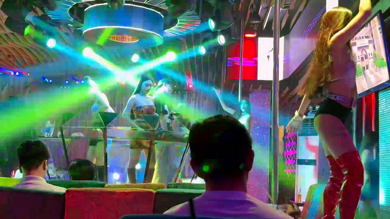 Turning a Regular Bar Night into a Crazy Dance Party!