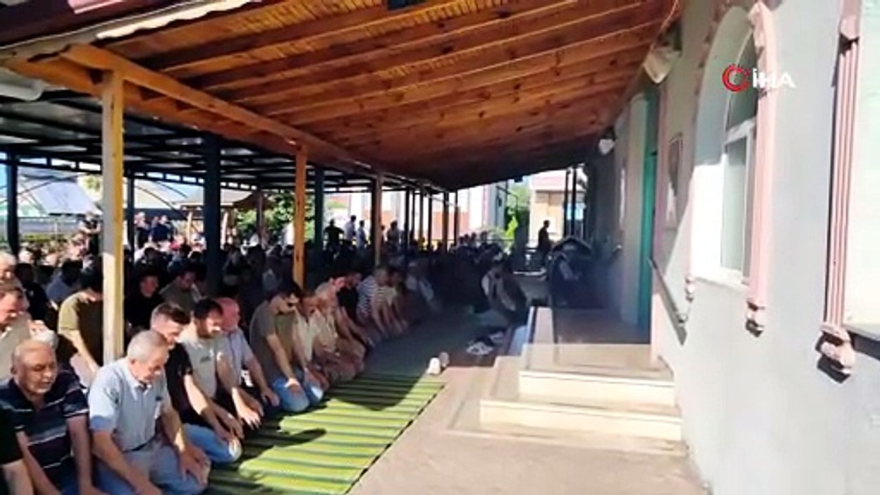 Karamürsel'i yıkan veda! Yalova'daki dükkanlarında can veren baba-oğul toprağa verildi