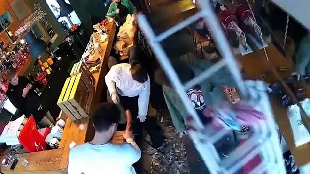 Caught in 4K! Funniest Security Camera Fails (Filmées en 4K ! Les ratés les plus drôles des caméras de sécurité)
