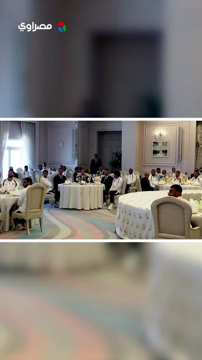 لازم تتكلموا.. الرئيس السيسي للاعبي المنتخب- احكوا للناس إحساسكم في المباريات