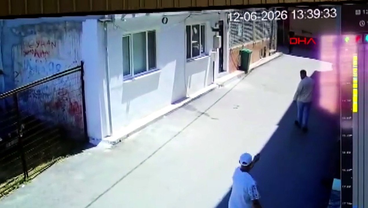 Husumetlisine Sokak Ortasında Pusu Kurdu, Kendi Canından Oldu: Silahlı Kavga Kamerada