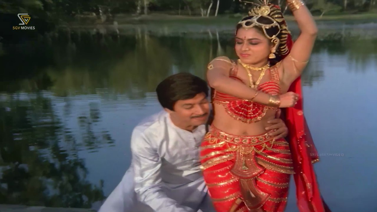 Roopadevi Armpit and Navel Hot Song