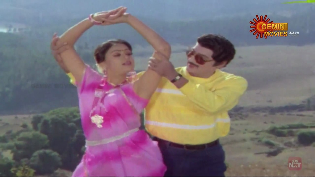 Vijayashanthi Hot Song1 from Dorikithe Dongalu