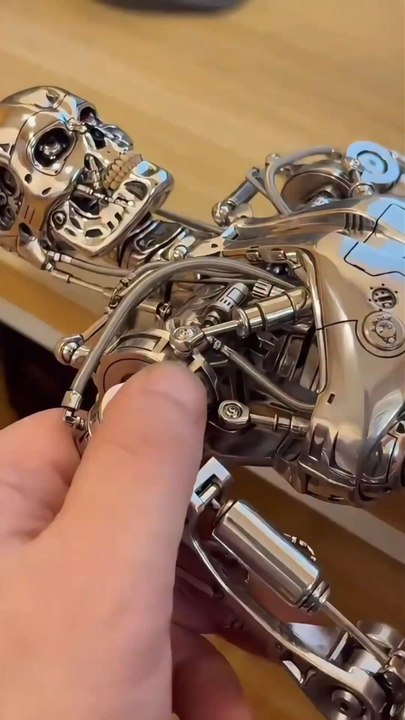 Ironman hands rotating