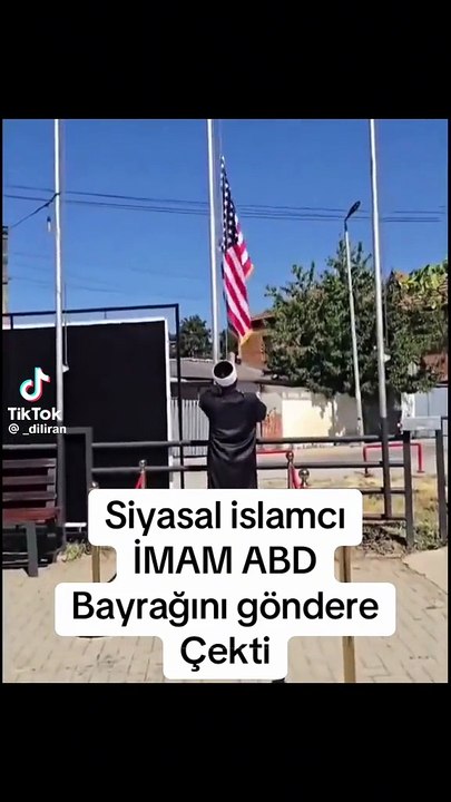 Allah yolundan alıkoyan hocalar. Şahsiyeti tedavi edilmesi gereken Diyanet Men... SADELİKTEN NEFRET EDEN İNSAN TÜRÜNÜN ULEMÂSI Tamam anladık onlar fırıldak da... “Elalem ne der” diye ürettiğimiz putlarımız.