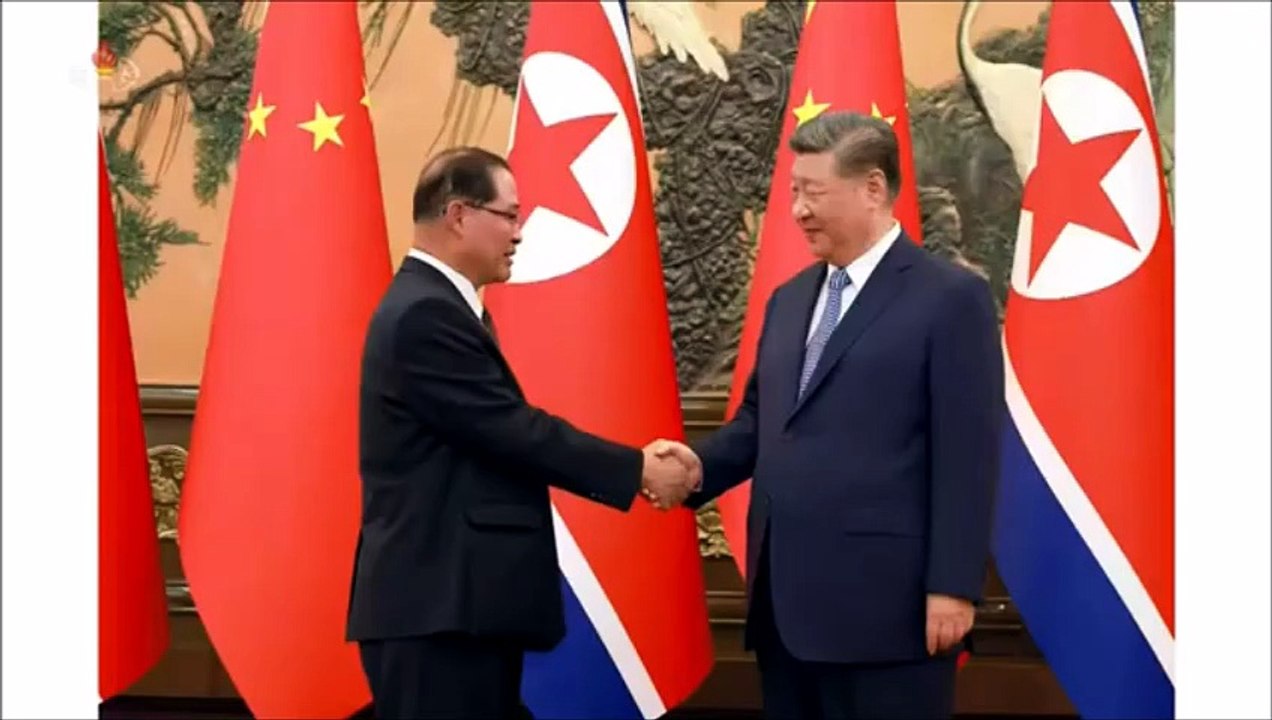 Camarada Pak Thae Song chegou a Pequim, visitou Monumento aos Heróis do Povo, reuniu-se com Presidente da China e outras figuras políticas e participou do banquete comemorativo