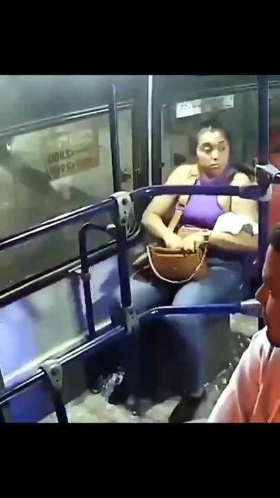 Woman In Mexico Outsmarts Bus Thief 🇲🇽