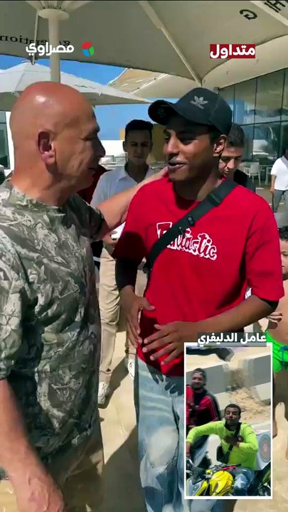 بعد انتشار فيديو احتفاله بأتوبيس المنتخب.. عامل الدليفري يلتقي حسام حسن