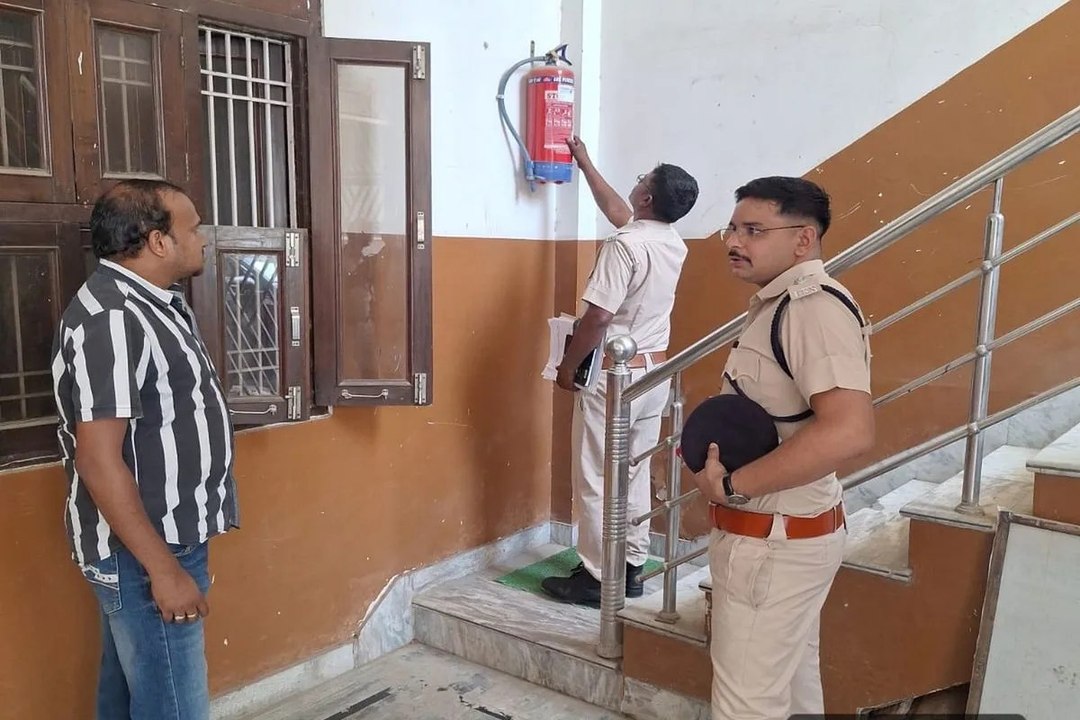 swm news: स्कूलों व कोचिंग संस्थानों में लापरवाही उजागर: सुरक्षा इंतजाम नदारद