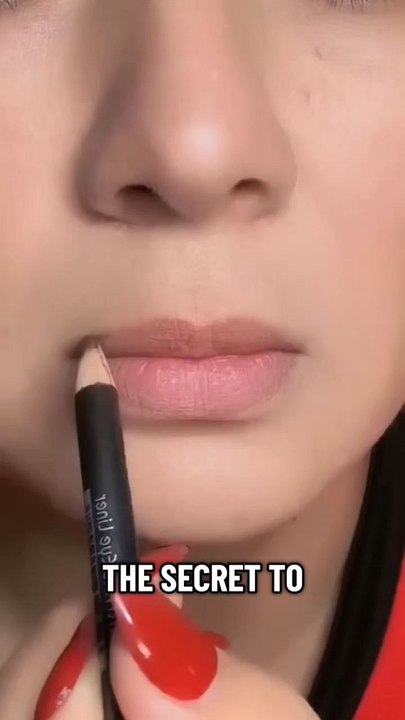 DO YOUR LIP MAKEUP LIKE THIS 😍 #viral #trending #unfreez