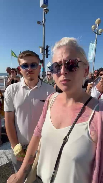 "On a du mal à s'en remettre", témoigne Sabrina, présente dans le cortège ce dimanche matin