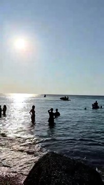 Messina, moto d'acqua e kitesurf a pochi metri dai bagnanti: quel mare senza regole che mette a rischio l'estate