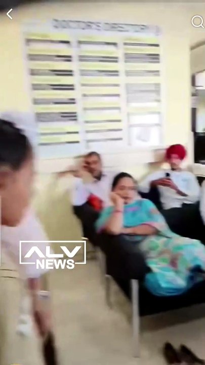 आजकल डॉक्टरों 🥼⚕️ ने लूट का एक नया तरीका अपना लिया है पहले तो अनावश्यक टेस्ट में कमीशन खाते ही थे अब किसी और का नाम दिखाकर अपने हस्पतालों में केमिस्ट की दुकानें भी खोल लेते हैं और सबसे महंगे वाली दवाएं और वो भी फुल MRP पर बिकवाने है, साथ ही आमतौर पर दव
