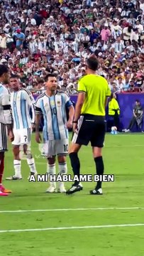 La fuerte discusión de Messi con el árbitro durante el partido contra Suiza