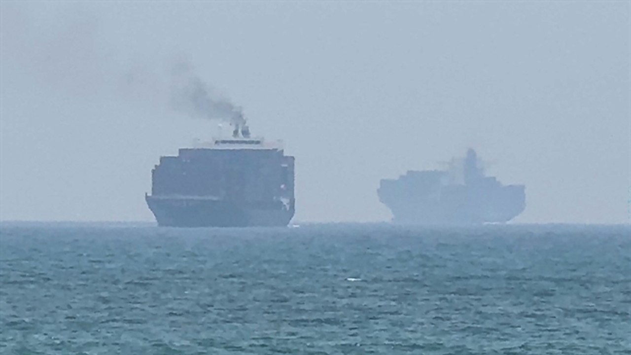 Fresh Strikes Threaten US Iran Talks